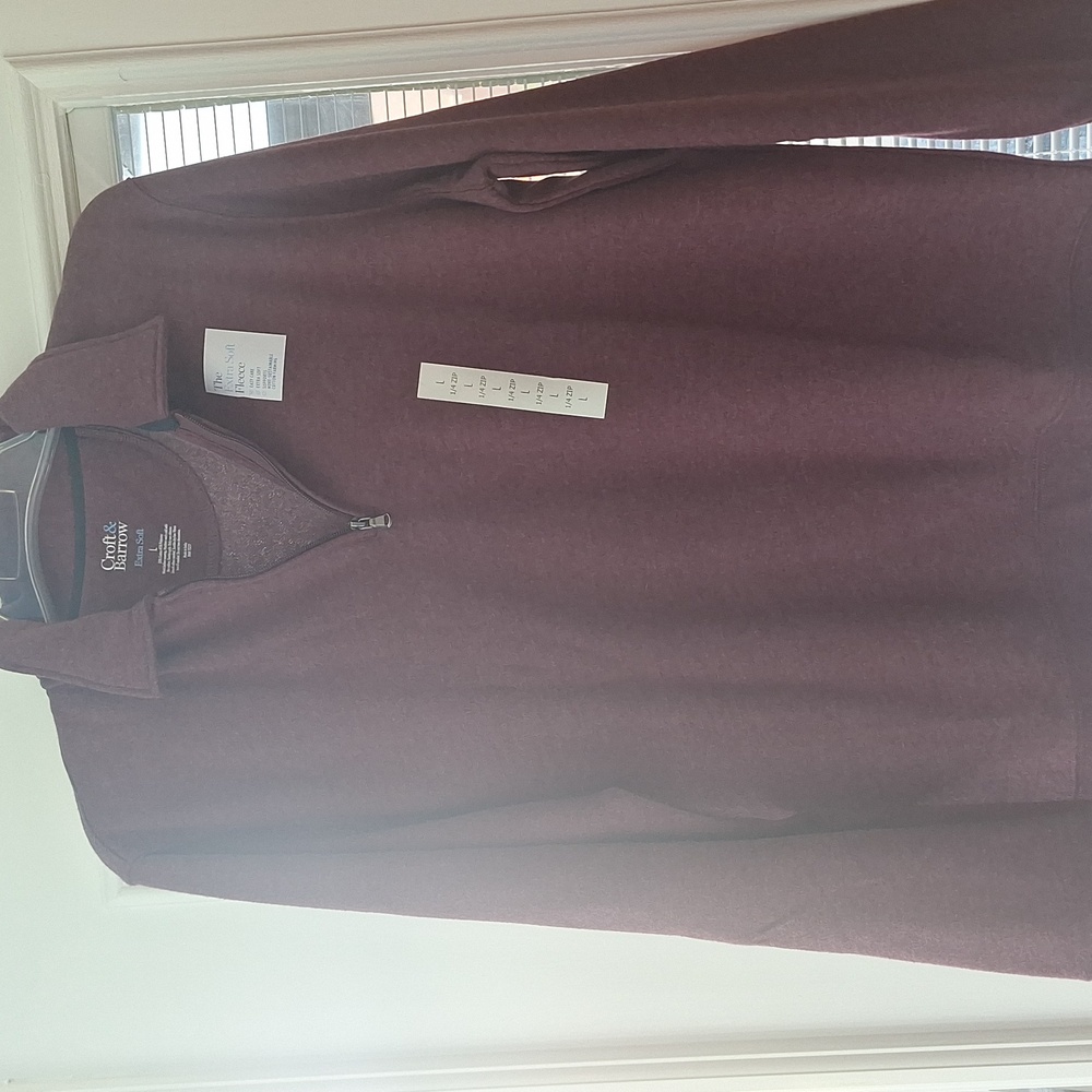 Extra soft fleece sweatshirt with zipper and collar